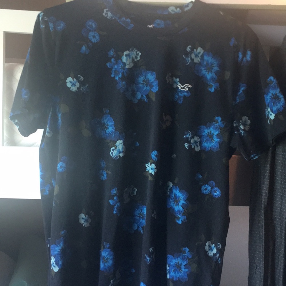 Hollister new curved hem shirt